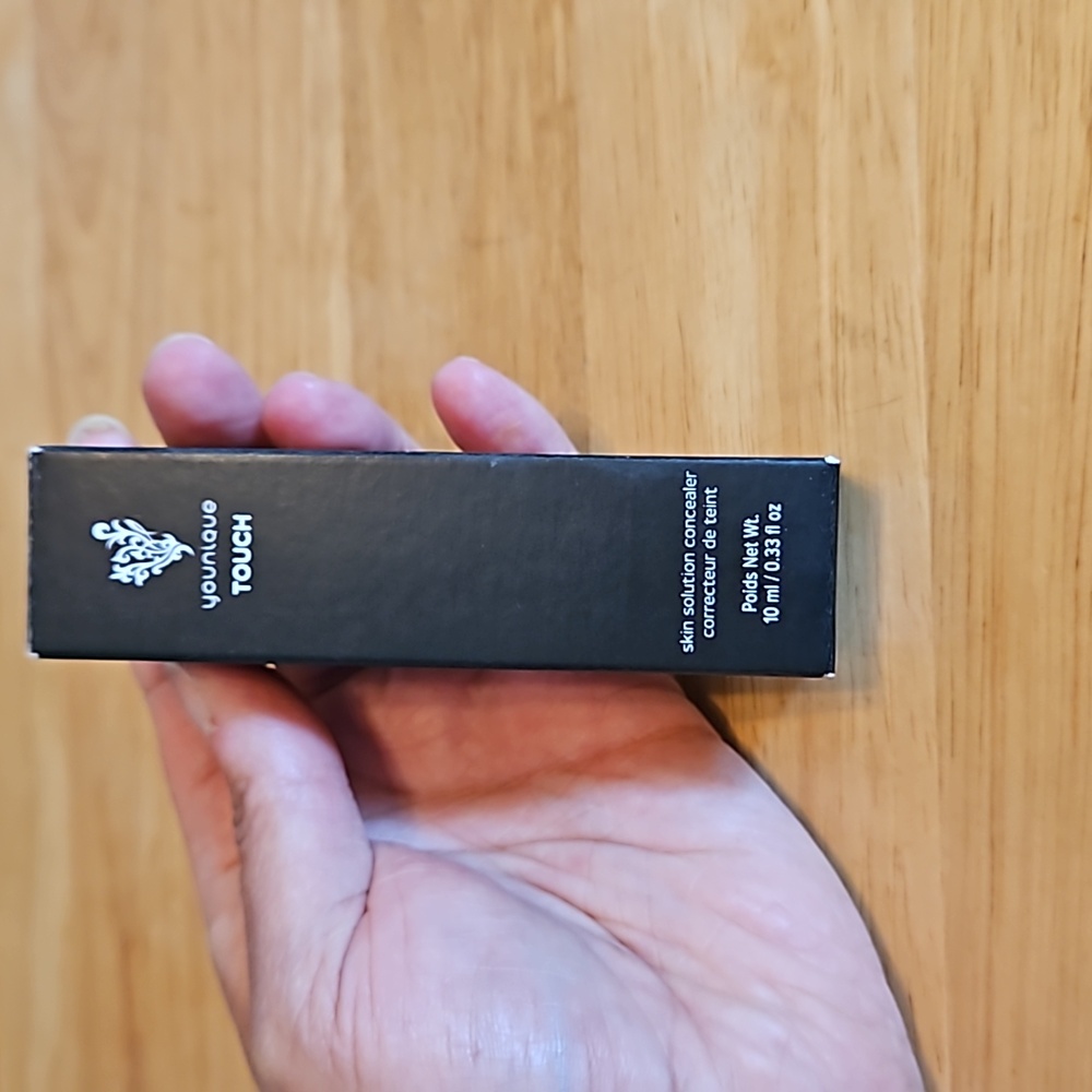 Younique skin solution concealer in Taffeta